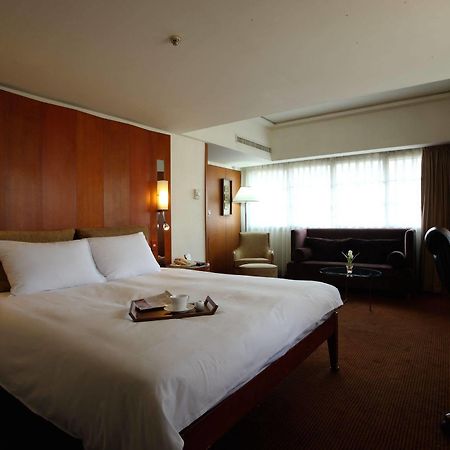 Gloria Prince Hotel Taipei Bagian luar foto