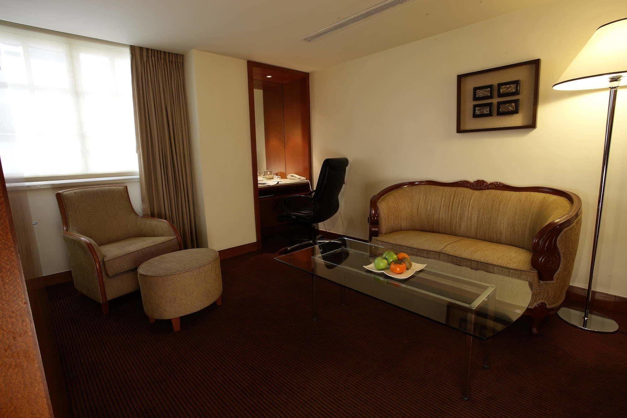 Gloria Prince Hotel Taipei Bagian luar foto