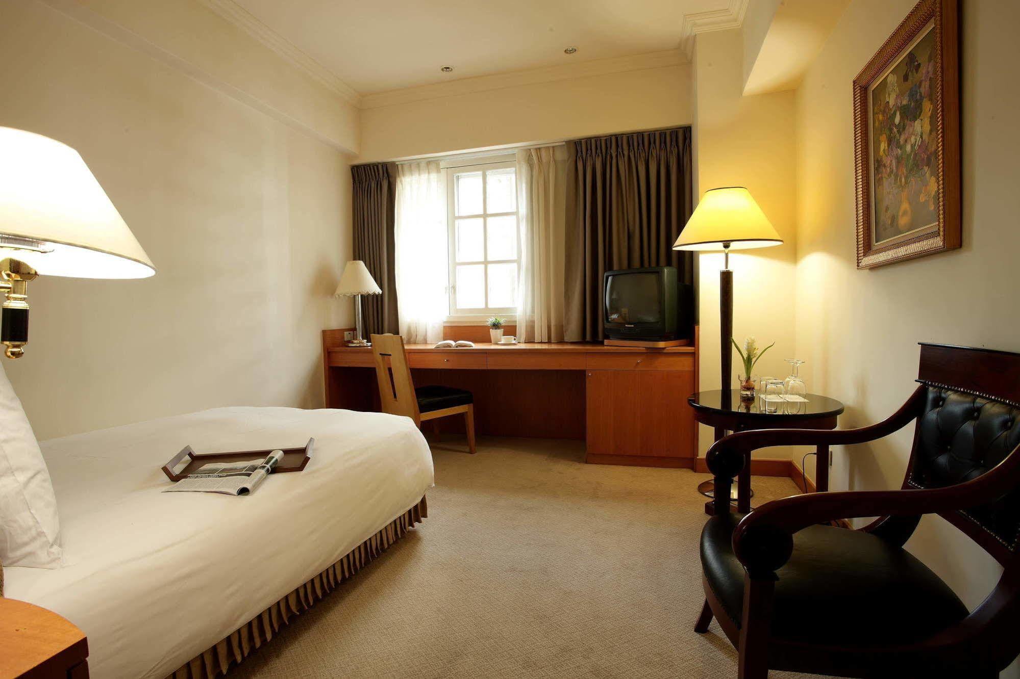 Gloria Prince Hotel Taipei Bagian luar foto