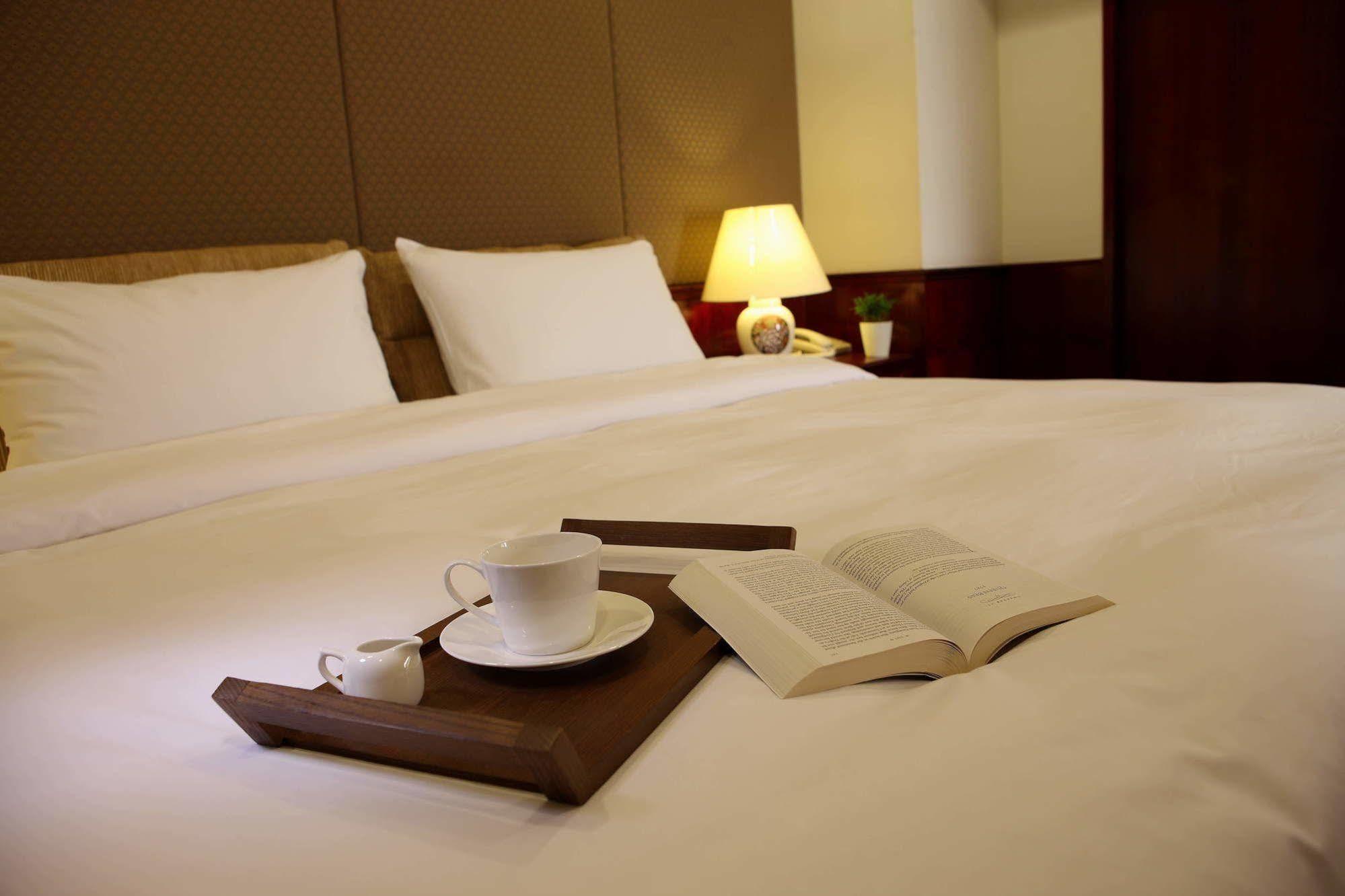 Gloria Prince Hotel Taipei Bagian luar foto